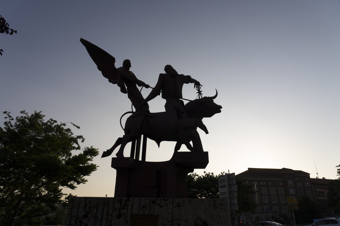 El Monumento a la Vaquilla cumple 40 años realzando la tradición del toro ensogado