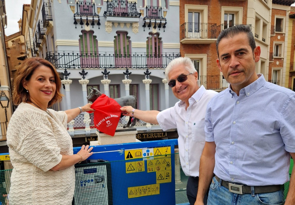 Cientos de turolenses ponen este martes el pañuelo al Torico