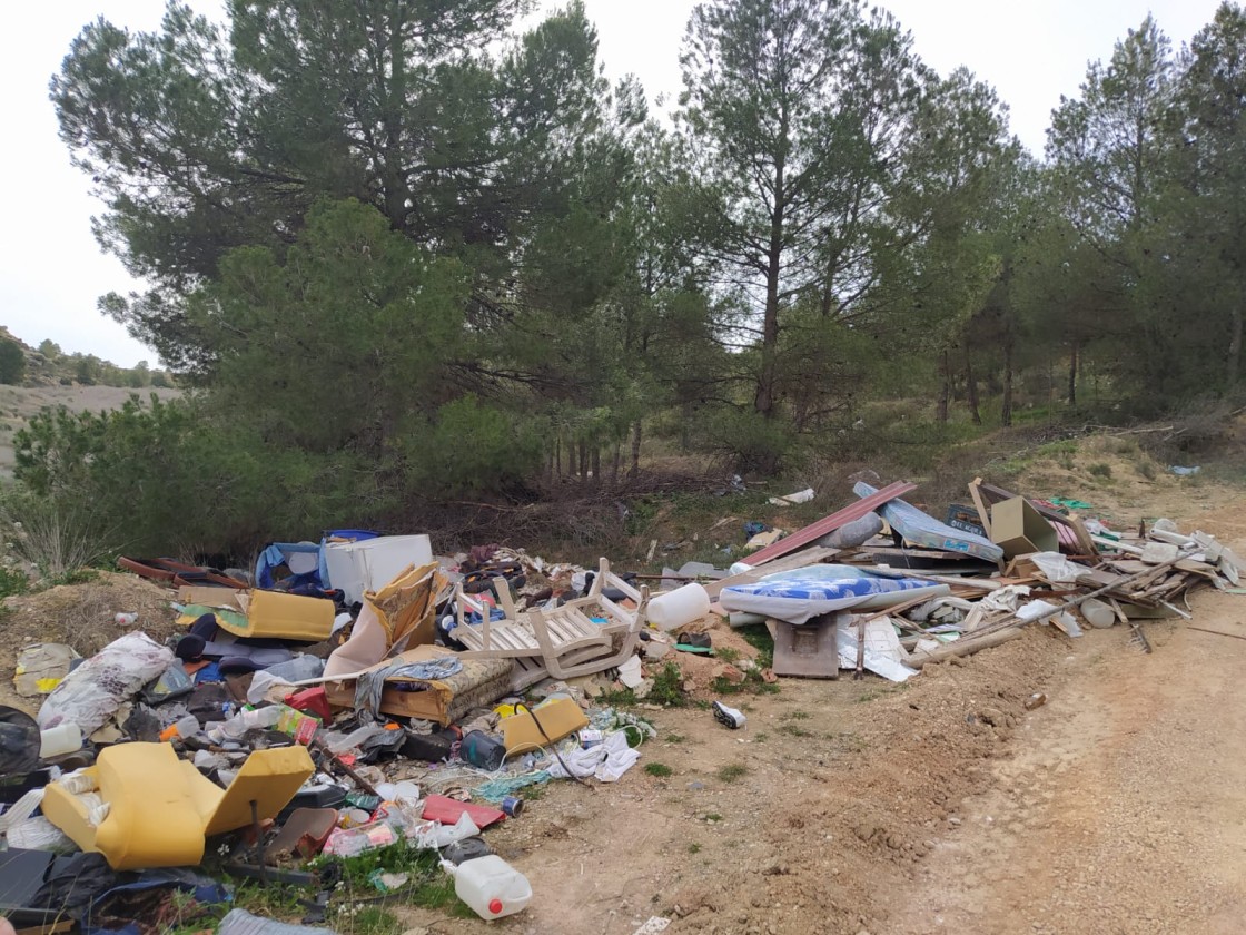 Retiradas 230 toneladas de escombros vertidos ilegalmente en montes de Alcañiz