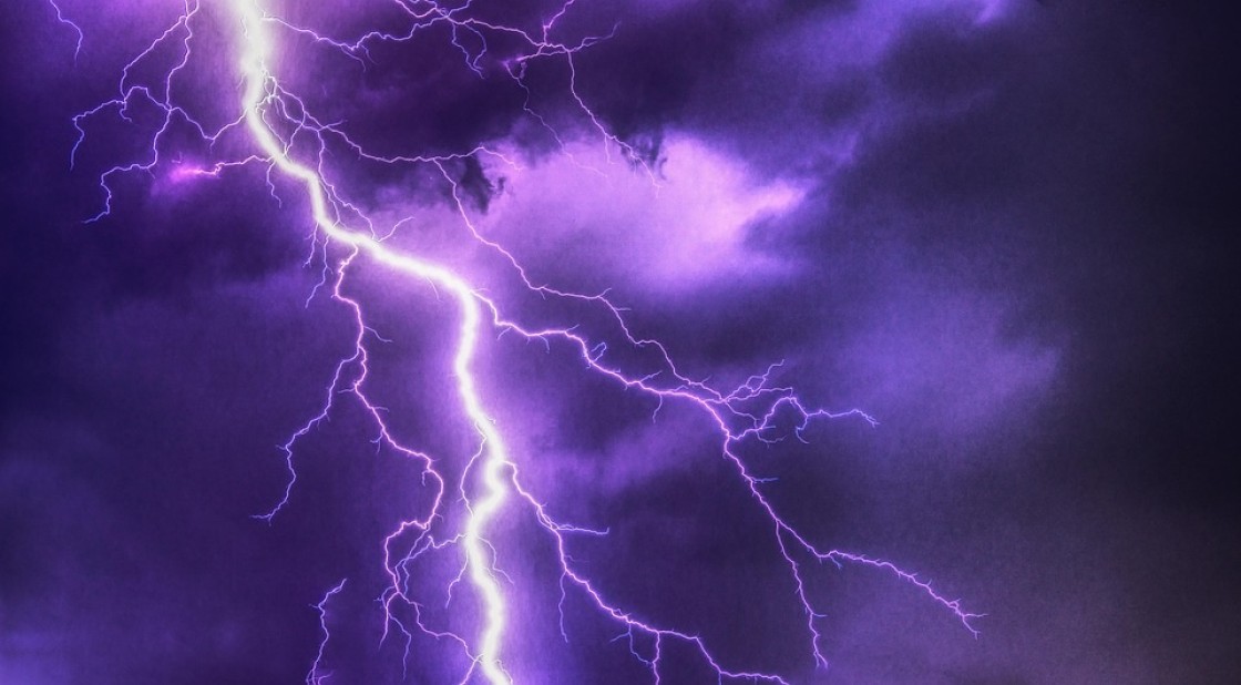 Tormenta política y cambio de marea