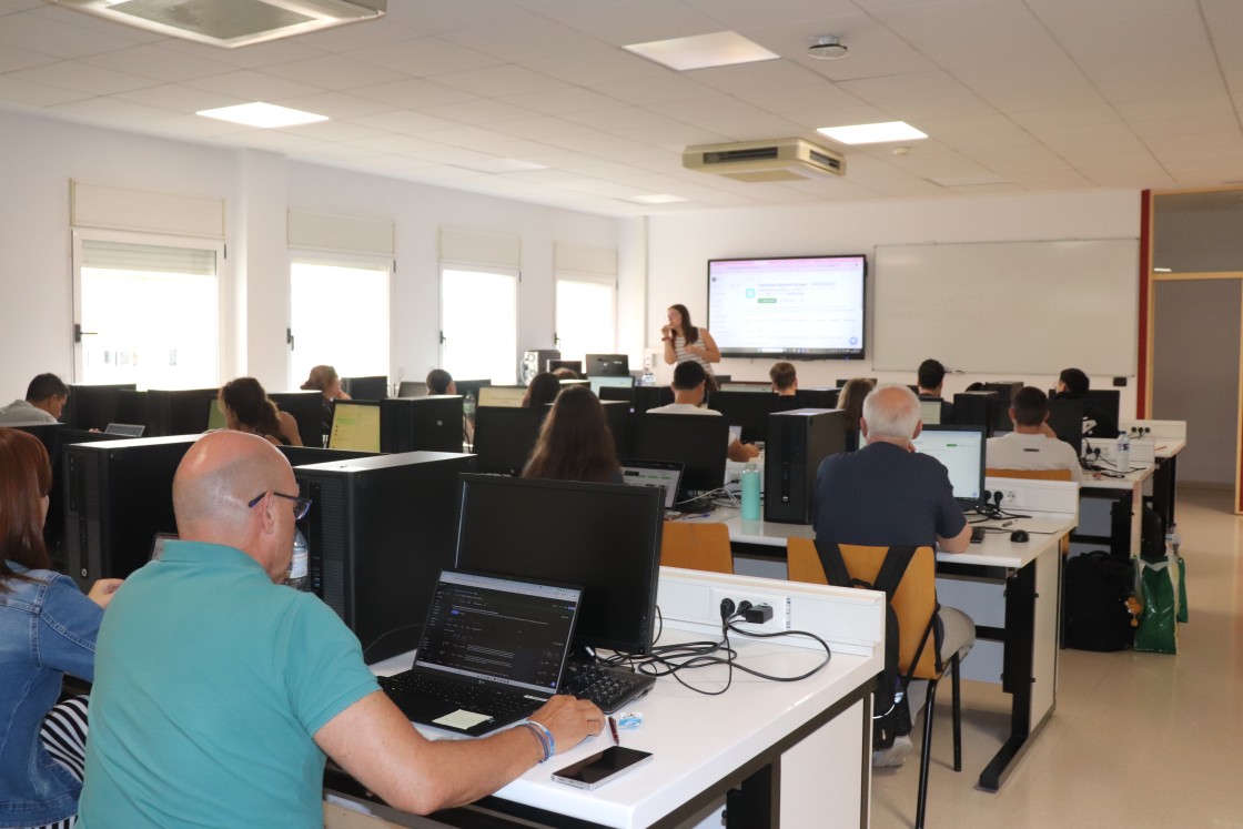 Un curso de la UVT ahonda en el uso de la IA con responsabilidad y respeto a la intimidad