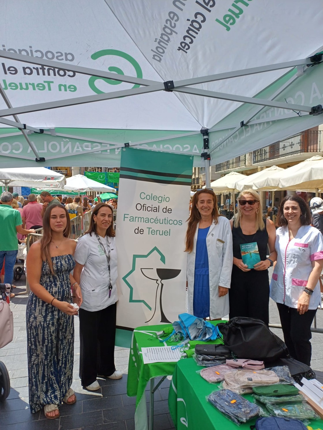 El COF Teruel participó en el acto solidario ‘Ponle el pañuelo al Torico’