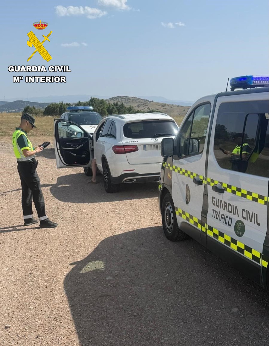 La Guardia Civil de Teruel investiga a un conductor por circular con un vehículo careciendo de permiso y a la titular del vehículo y acompañante por permitirlo