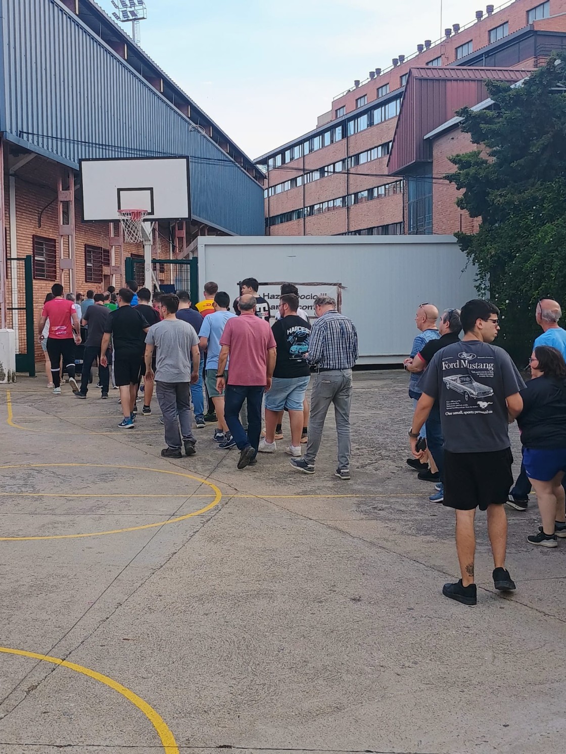 El CD Teruel formaliza su inscripción en la liga y sigue echando cuentas