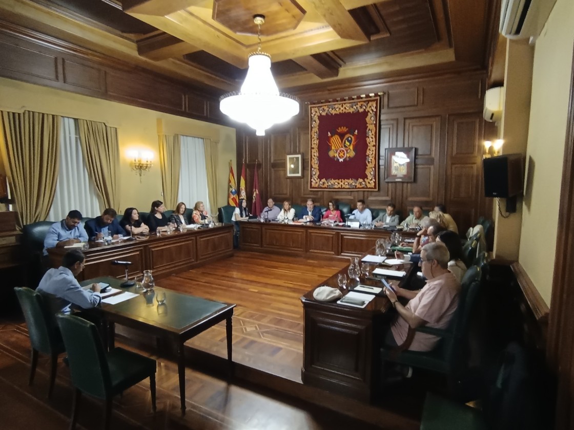 La oposición en el Ayuntamiento de Teruel rechaza que el pleno del estado de la ciudad se celebre el 24 de julio