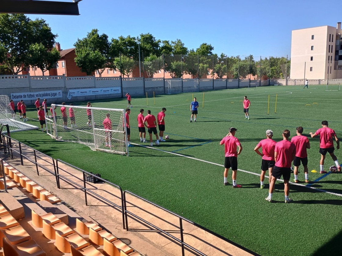 Dos horas de carrera con balón en el Luis Milla devuelven al Teruel a casa doce años después