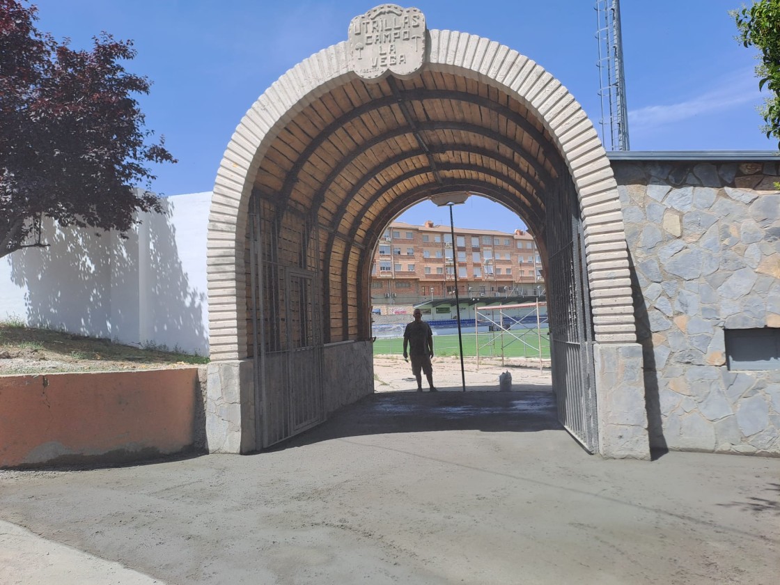 El Utrillas recibe 300 butacas de la antigua Romareda