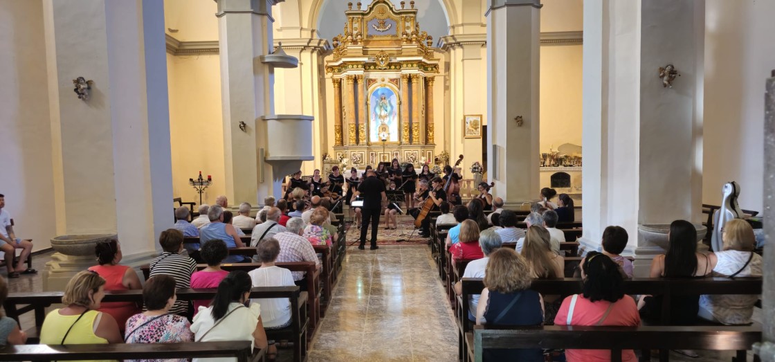 La Orquesta Arcos de Teruel llena de música la ermita de la Virgen de Riodeva