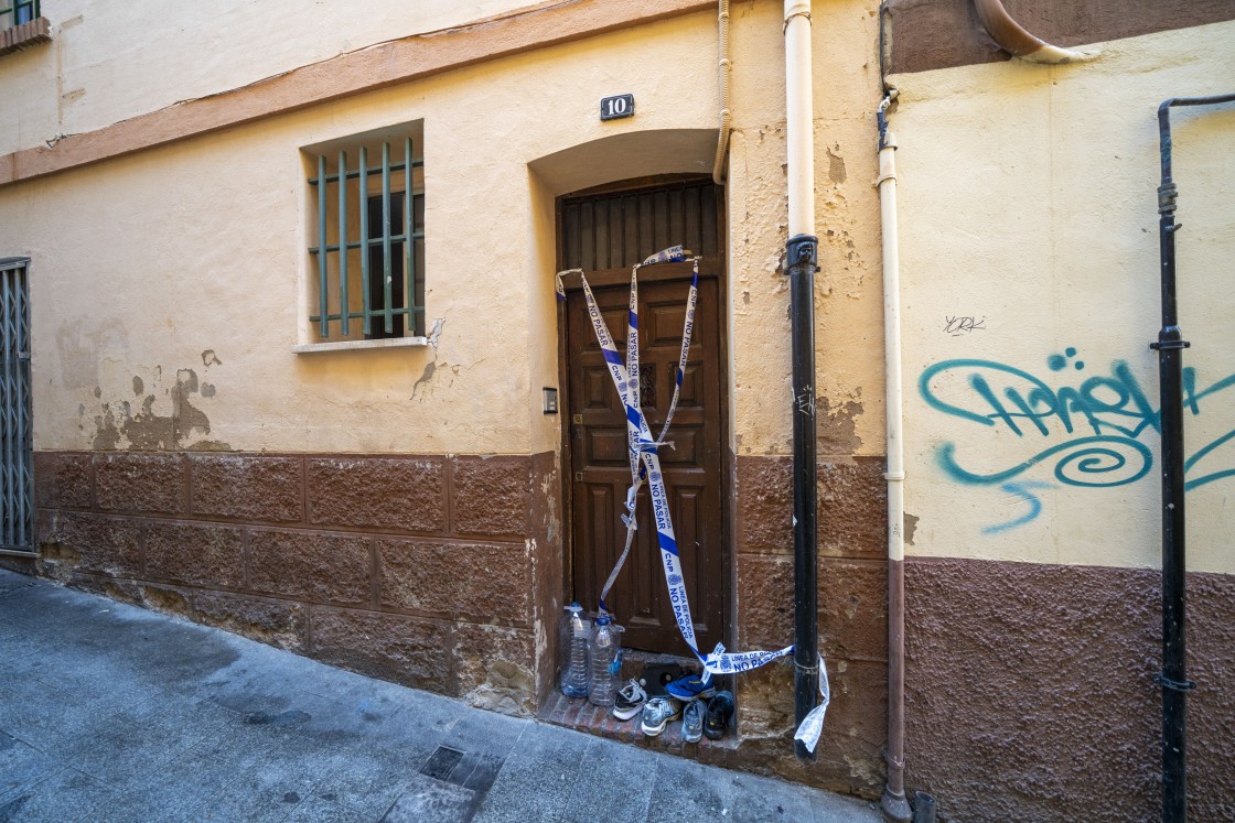 Los vecinos de la calle Comadre de Teruel reclaman el cese inmediato de la actividad de los pisos tutelados