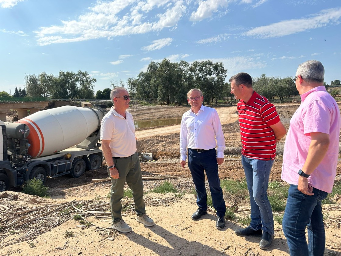 Vinaceite recupera el acceso a sus explotaciones con un badén provisional tras la riada