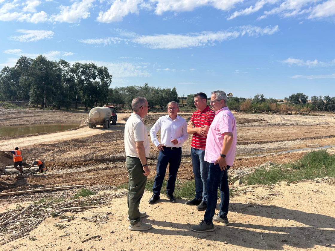 Finalizan las obras del badén provisional en Vinaceite para llegar a las explotaciones