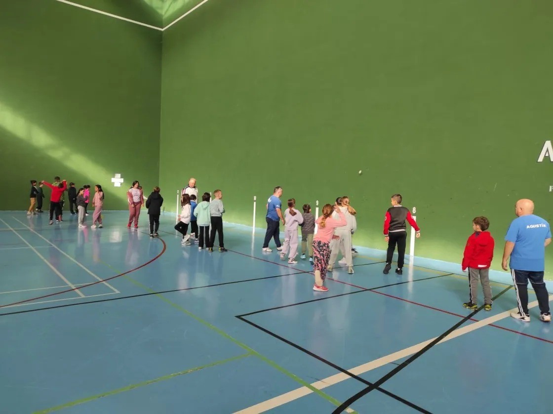 Casi 400 escolares han pasado por las escuelas turolenses de pelota