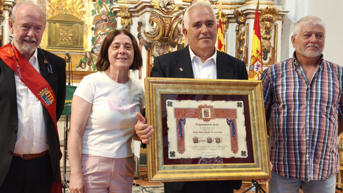 Alcaine nombra Hijo Predilecto a Cipriano Gil, el que fuera su alcalde durante 24 años
