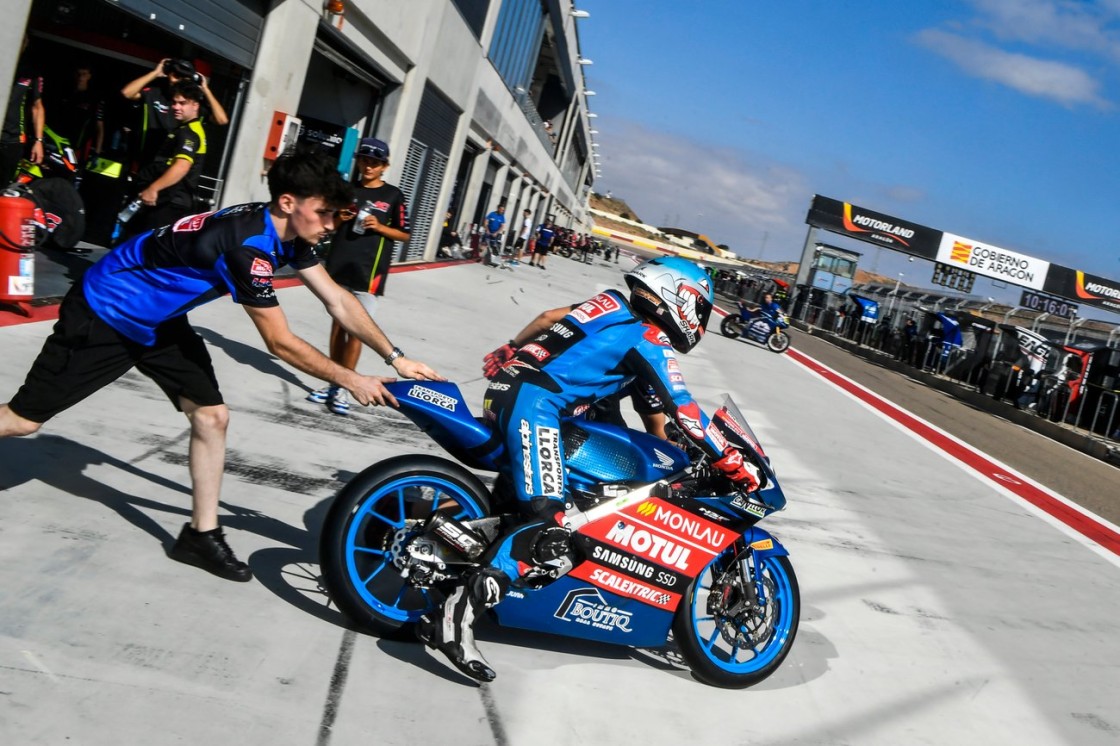 Los primeros entrenamientos marcan  el asfalto antes de las carreras en la Junior GP