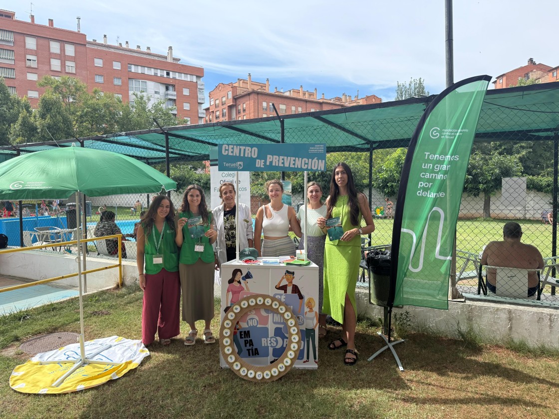Las piscinas turolenses se llenan de buenos consejos para evitar el cáncer de piel