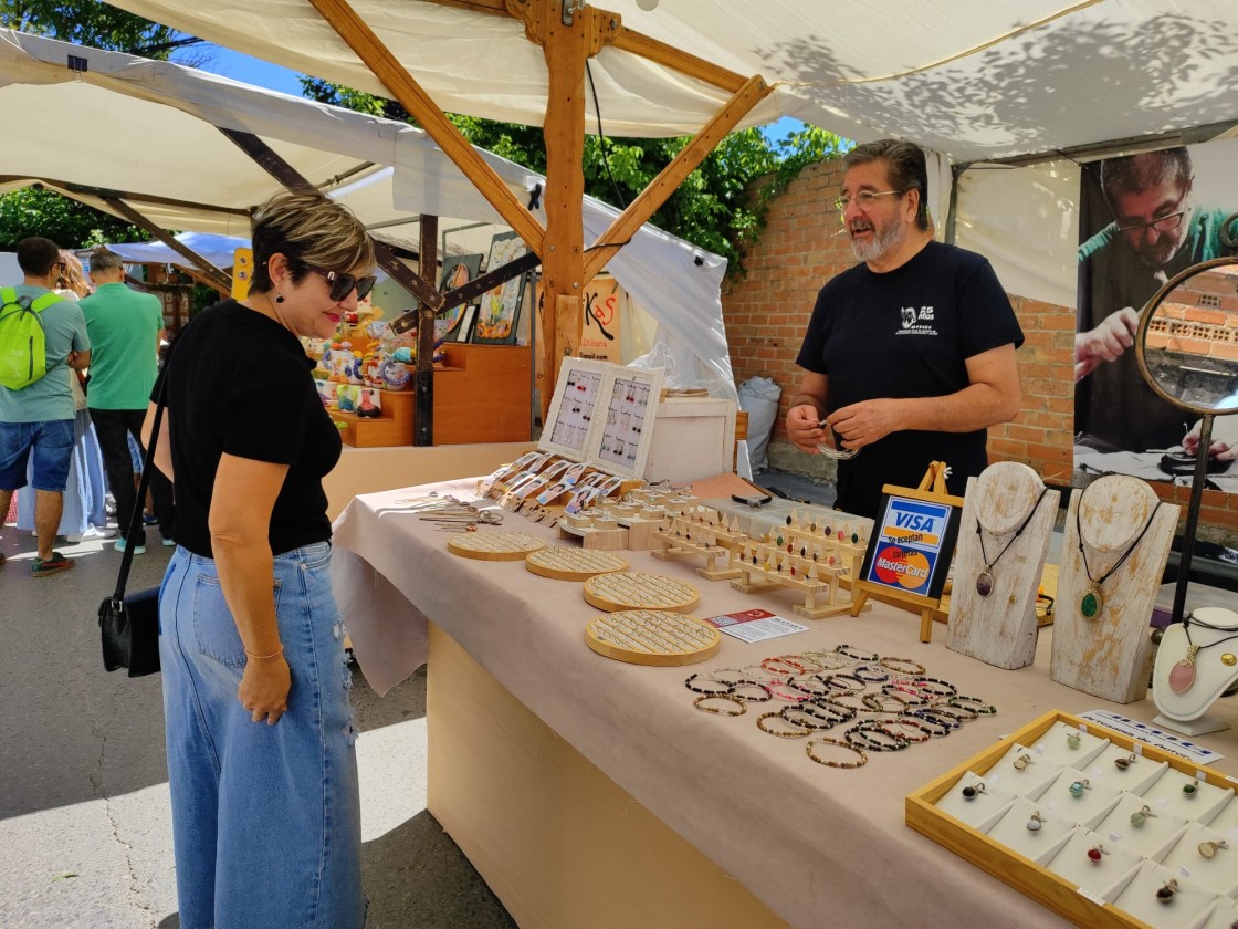 Artemón, el lugar donde piezas únicas pasan de  las manos de los artesanos  a las de los compradores