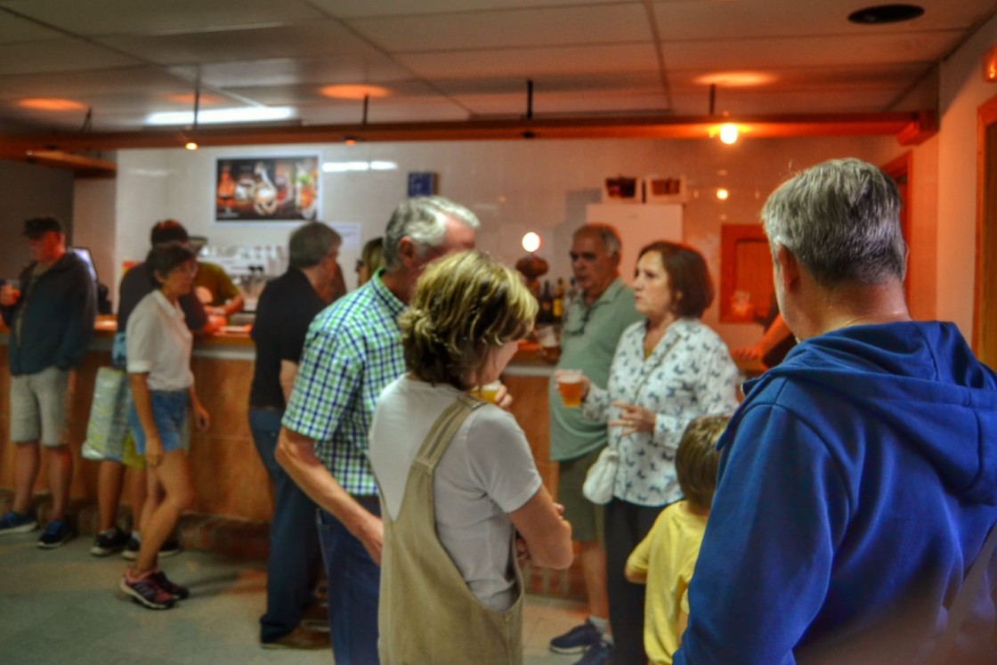 Puertomingalvo estrena un centro de día para mayores y un bar municipal