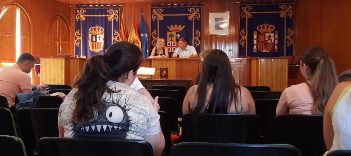 Utrillas reúne a las familias que pueden optar a las ayudas a la natalidad de DPT para explicar las novedades de la convocatoria de este año