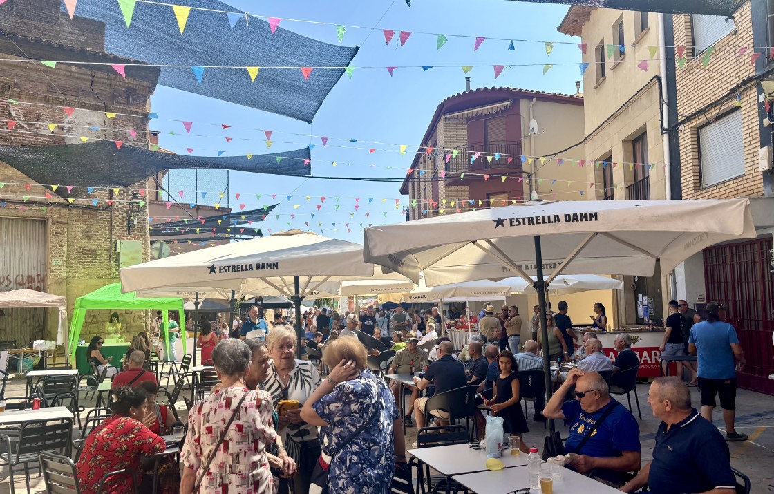 La feria de Alloza crece sin perder su esencia: más puestos, más público, misma ilusión