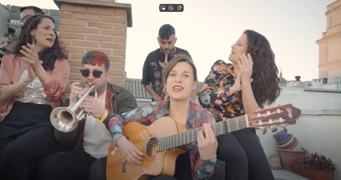 Komando Komare y Artistas del Gremio homenajean a Las Chuches