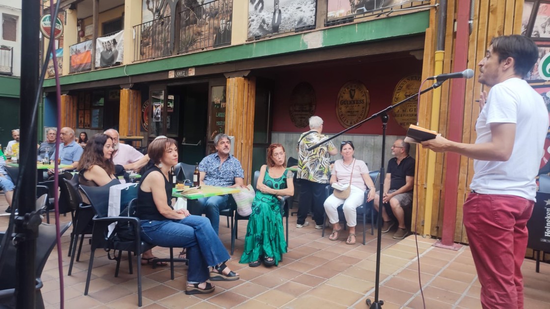 La Plataforma de Poetas reunió a más de una decena de autores