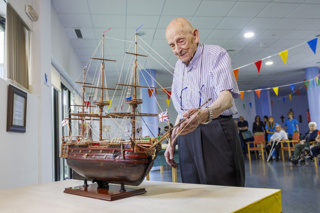 El navío HMS Victory ‘zarpa de nuevo’  con la réplica de un turolense de 95 años