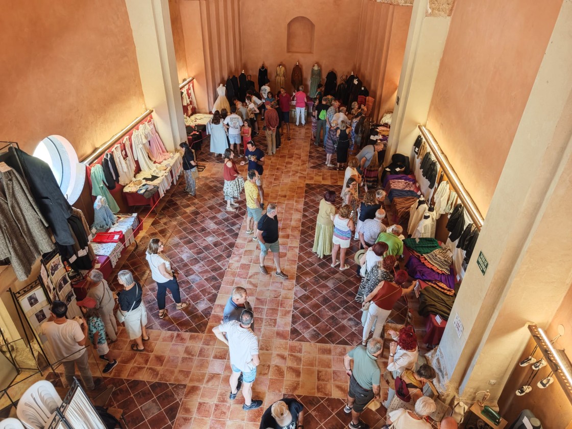 Pancrudo acoge la semana de la moda e indumentaria local en la ermita de La Palma