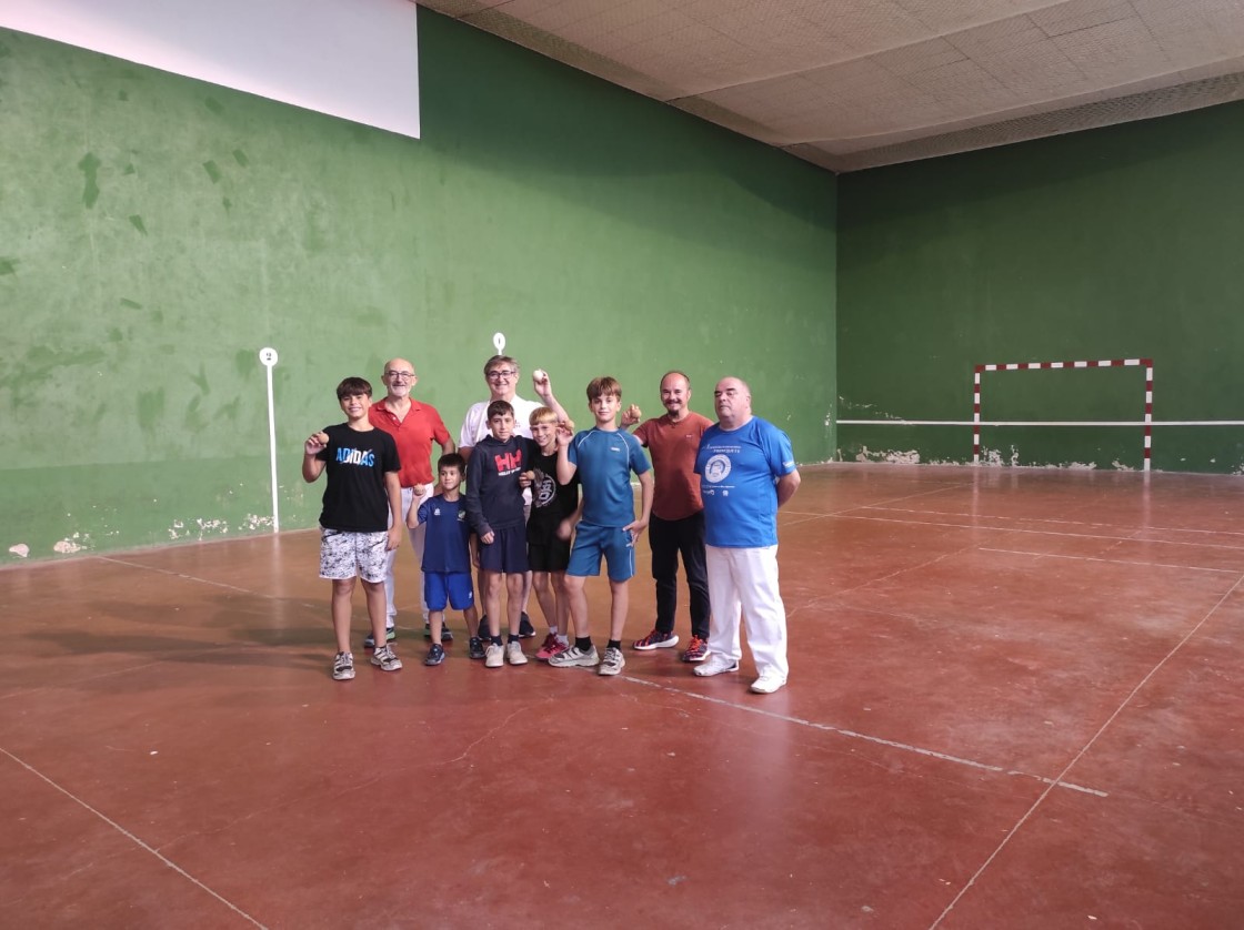 El deporte de pelota triunfa en la Feria de Puertomingalvo