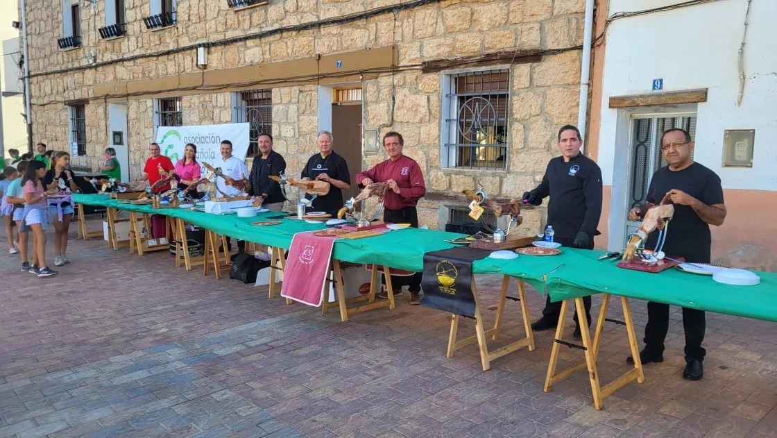 El Encuentro Benéfico de Cortadores de Jamón reunirá a más de 12 cuchillos en Alfambra