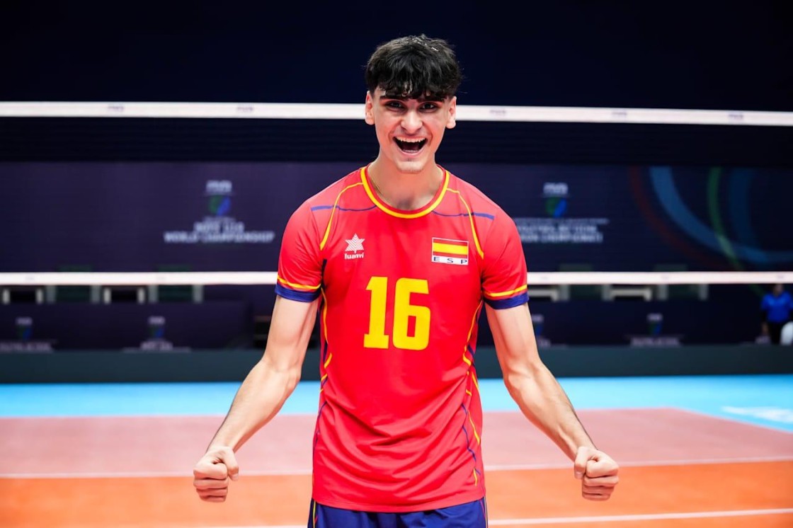 César Irache, jugador del Pamesa Teruel y bronce en el mundial de voleibol sub-19: