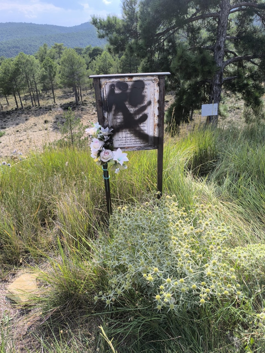 La Asociación Pozos de Caudé denuncia la vandalización de los lugares de memoria