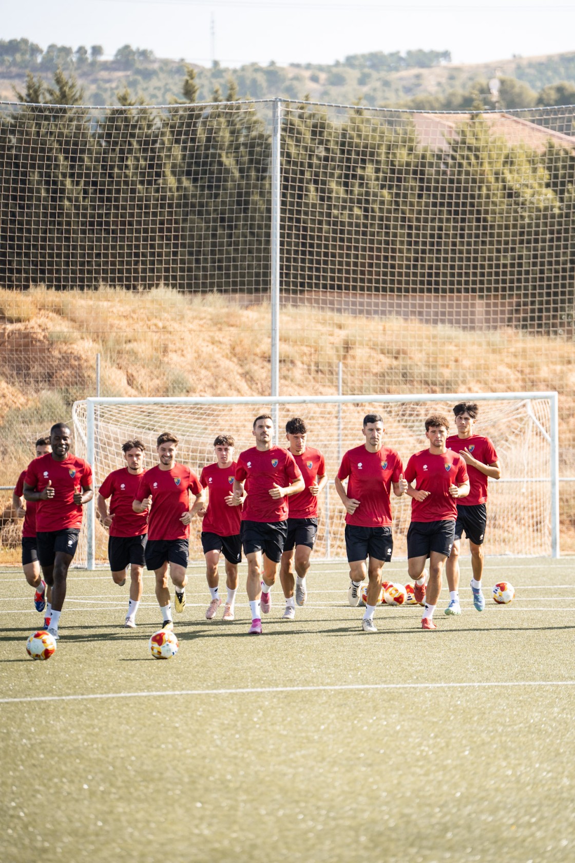 La fecha de presentación de la equipación rojilla 25-26 cambia al 26 de agosto