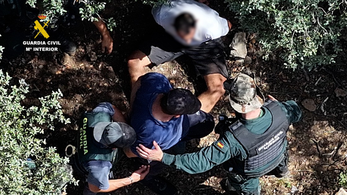 La Guardia Civil de Teruel desarticula tres plantaciones de marihuana y detiene a dos personas en parajes de las localidades de Puertomingalvo y Linares de Mora