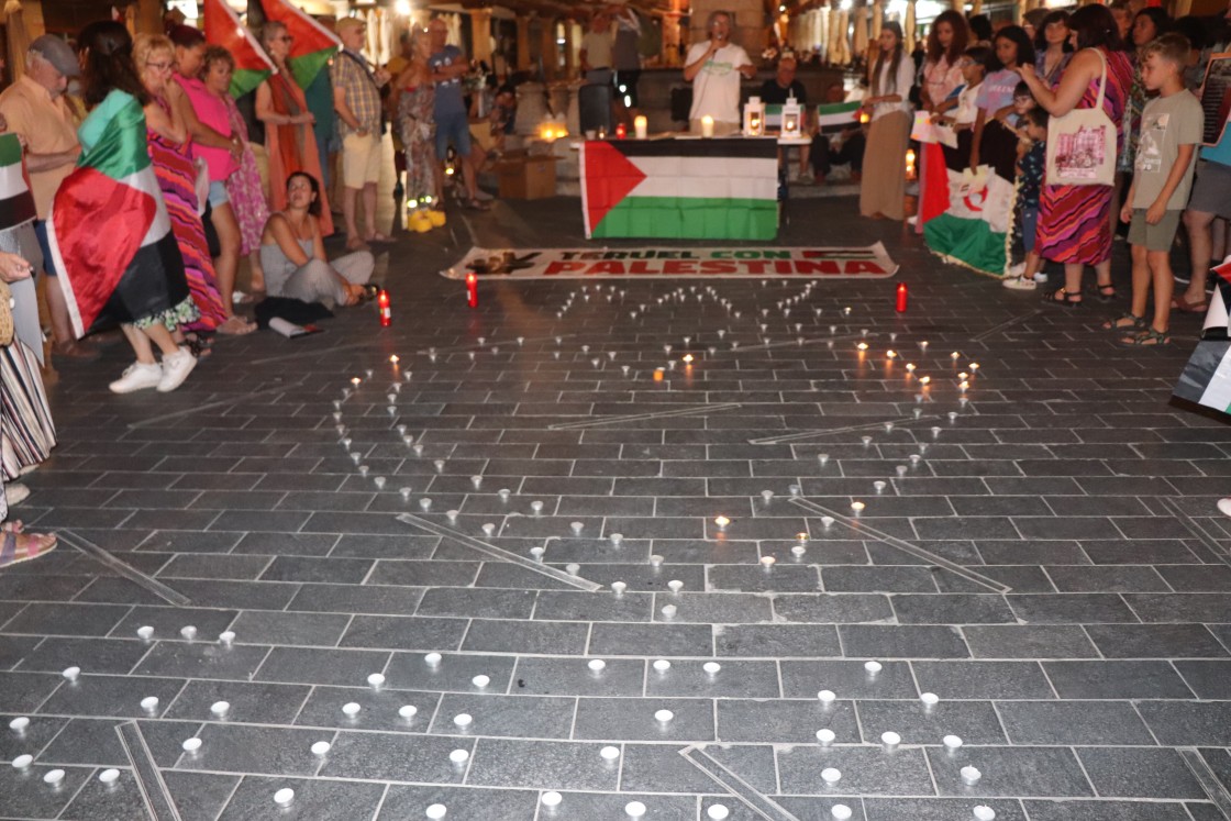 Teruel realizó una vigilia por la paz en Gaza para dar voz a las miles de personas allí atrapadas