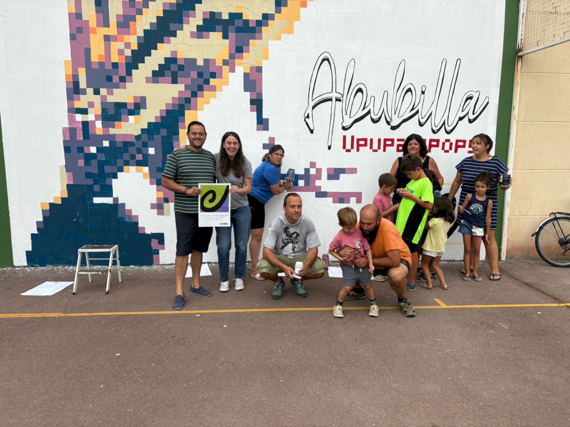 Fuentes Claras presume de su biodiversidad con un recorrido de pinturas murales por el municipio