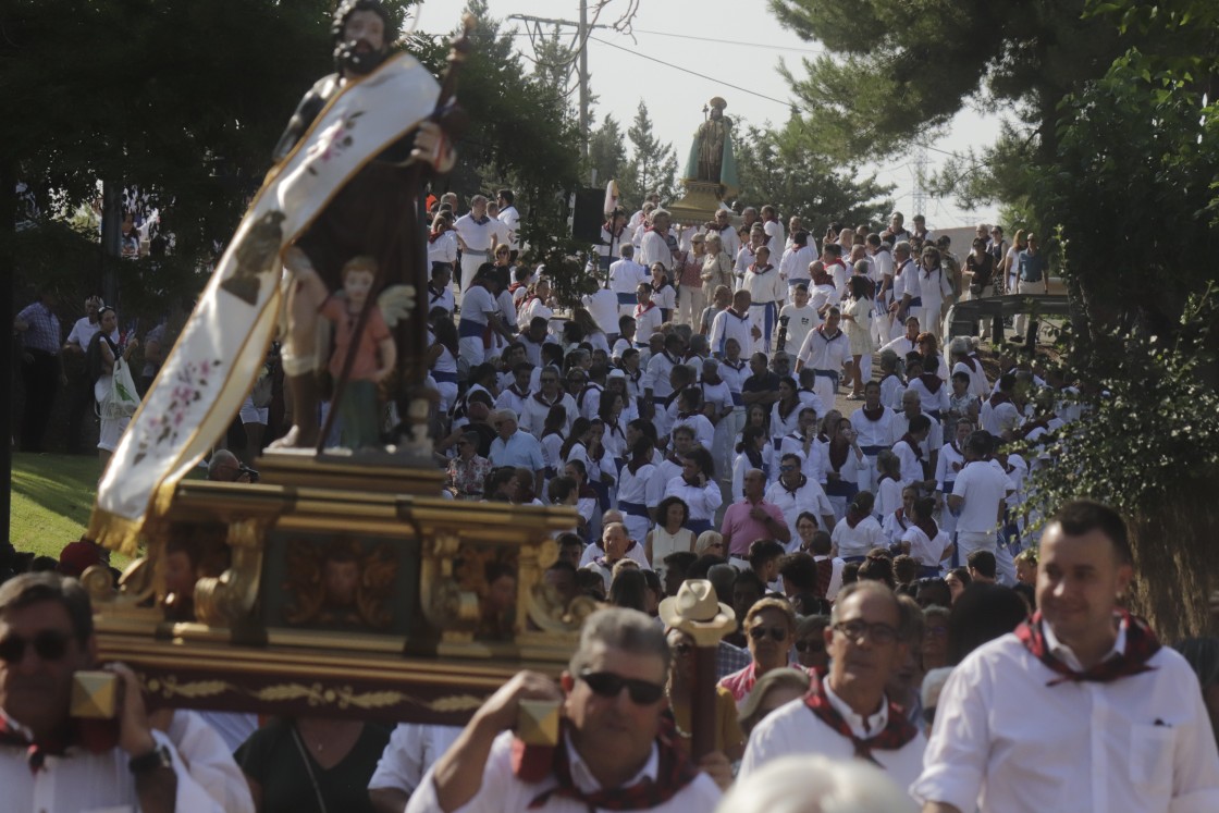 El Baile de San Roque de Calamocha deja las tallas del santo, los mantenedores y los dichos a pares