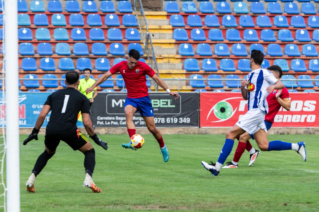 El CD Teruel vuela una hora y simula sufrir al final ante el Ejea