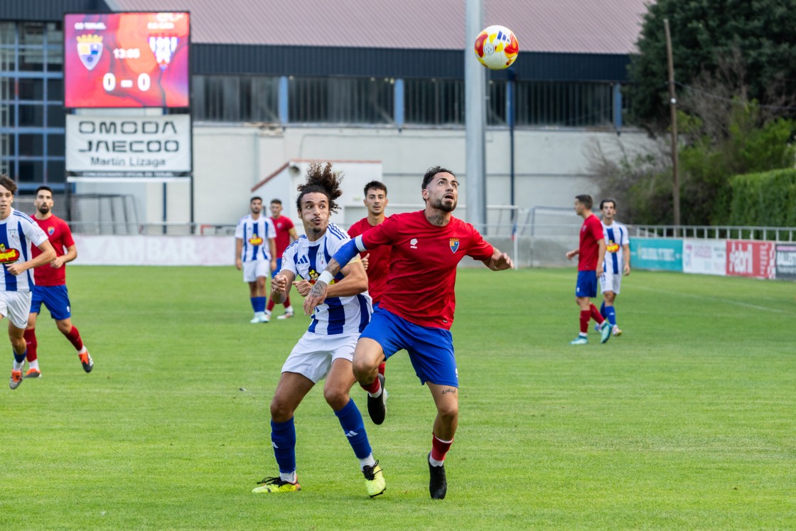 El VAR de Primera RFEF, dos cámaras en cada portería y el monitor entre banquillos