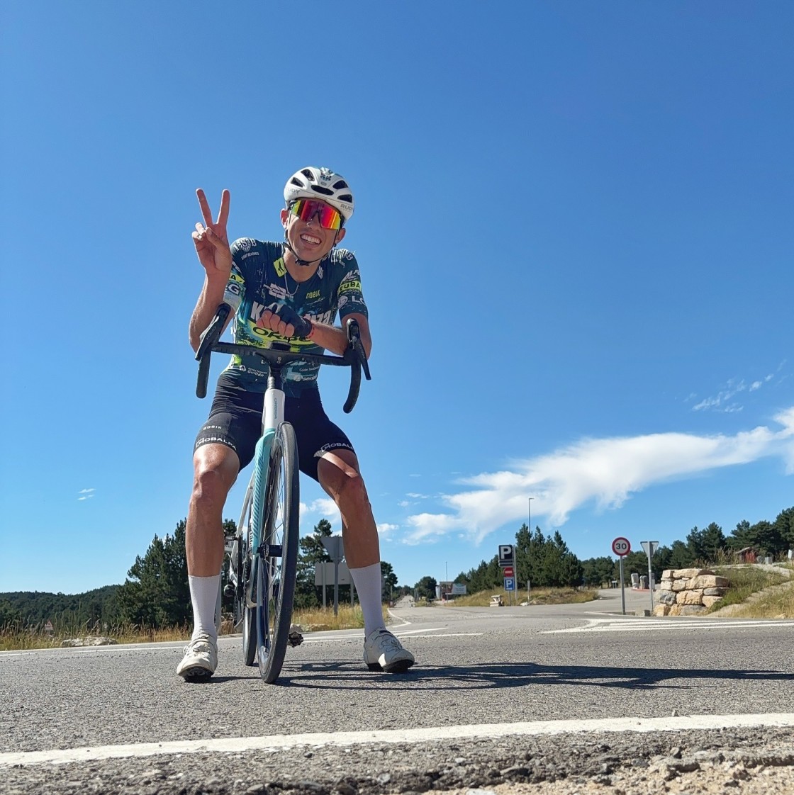 Roberto Bou dinamiza una salida ciclista infantil en Mora de Rubielos