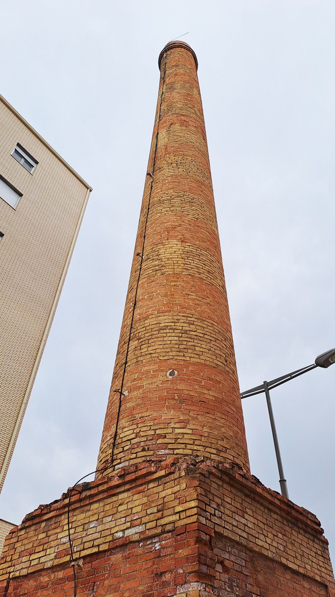 El Ayuntamiento de Alcañiz rehabilitará la chimenea de la antigua Tejería Magallón