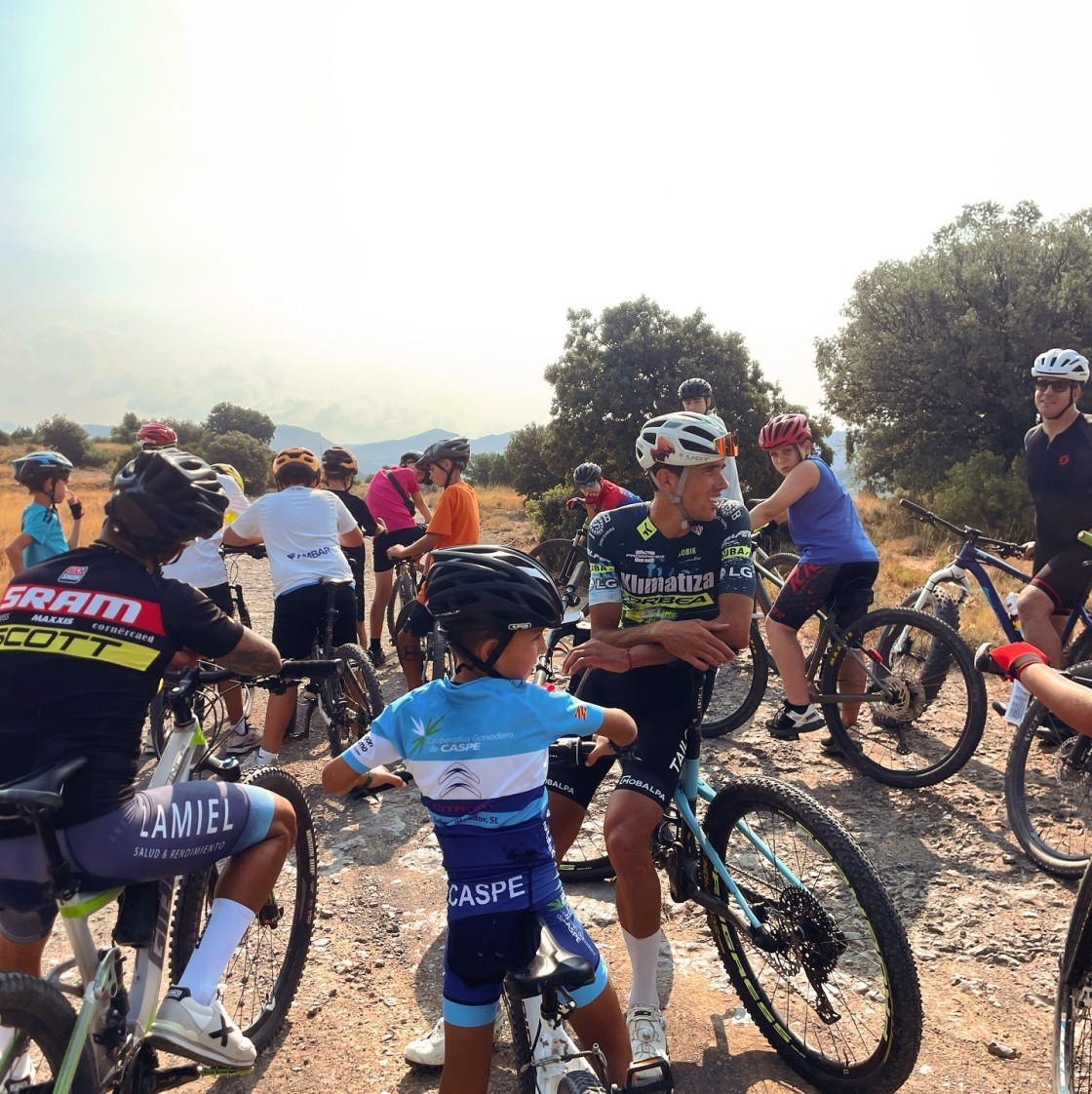 Los jóvenes de Mora de Rubielos invaden las pistas con sus bicicletas