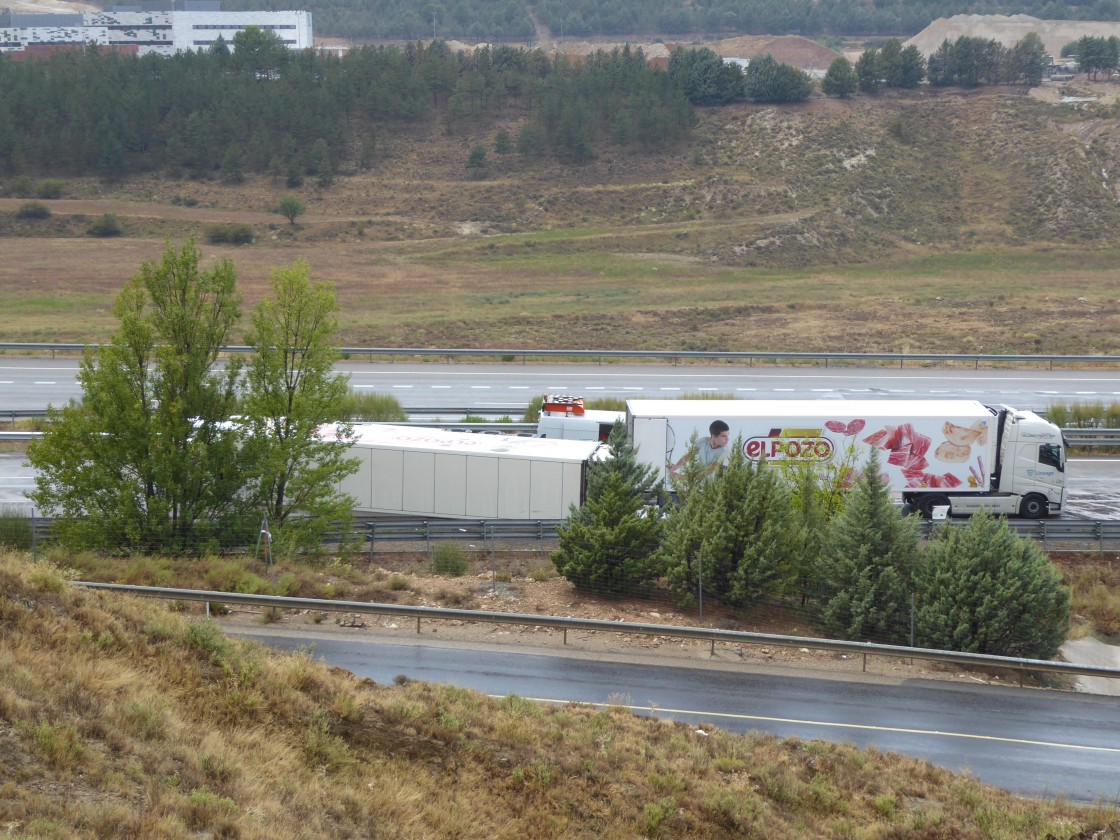 Cortada la A-23 en sentido Zaragoza a la altura de Teruel capital por el vuelco de un camión
