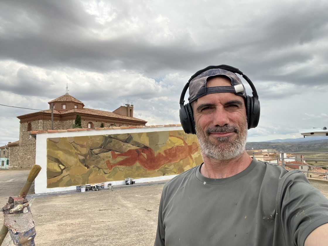 Hugo Casanova, artista: “Las personas mayores han revivido situaciones sucedidas en los abrigos”