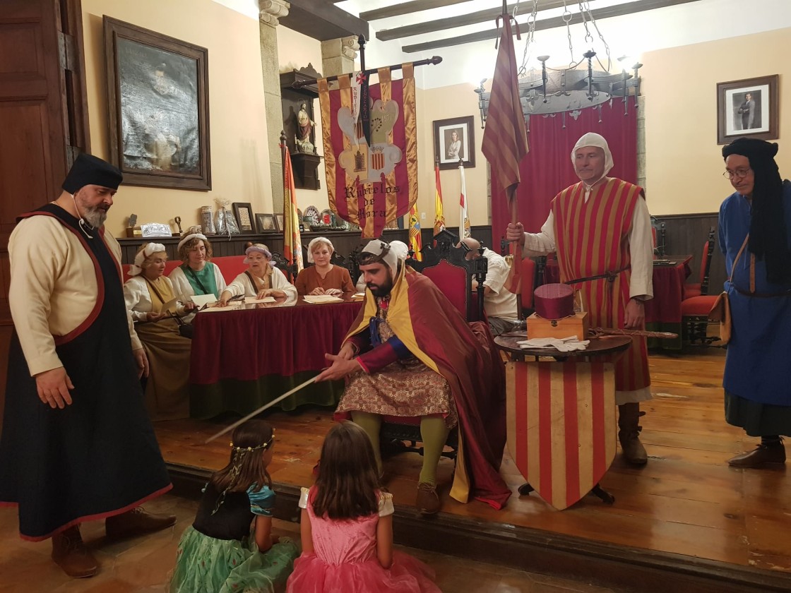 Rubielos puso fin a la fiesta con la nominación de infantes como caballeros y damas de Corte