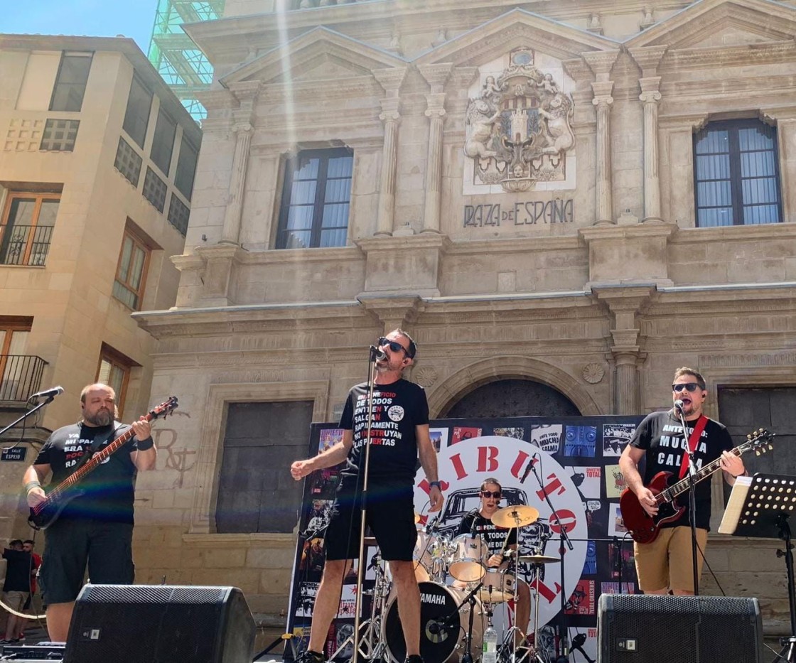 David Ortega, bajista alcañizano: “Siniestro Total caló por sus canciones directas y divertidas, como tiene que ser el punk”