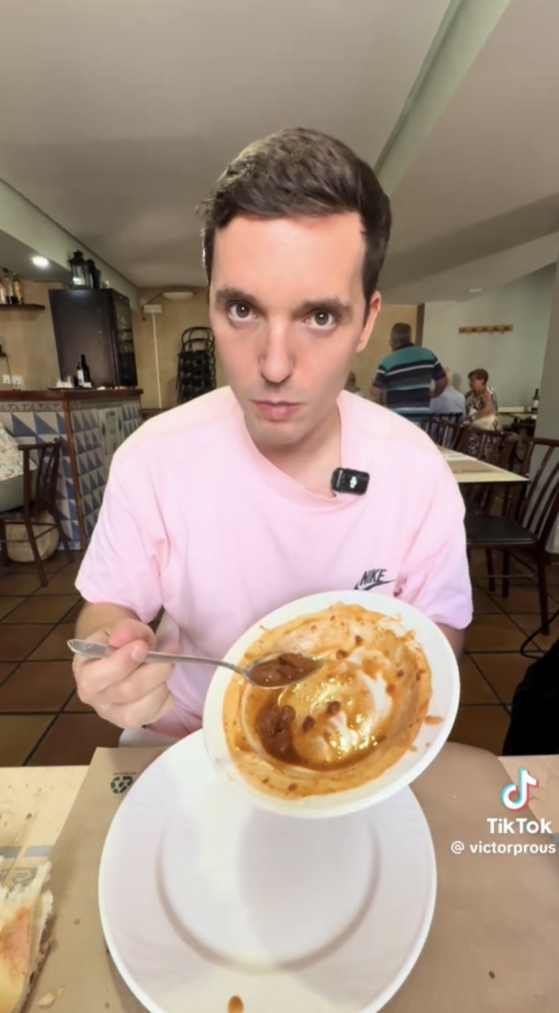 La visita del ‘influencer’ Víctor Prous a El Salón de Riodeva aumenta el interés por el restaurante