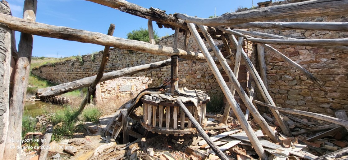 Piden salvar de su destrucción la noria de las salinas de Armillas