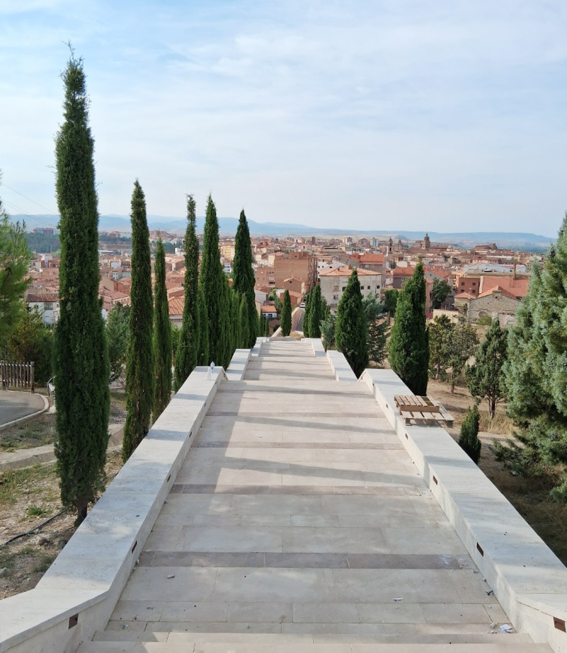 Los trabajos de las escaleras del cementerio de Teruel, a punto de terminar