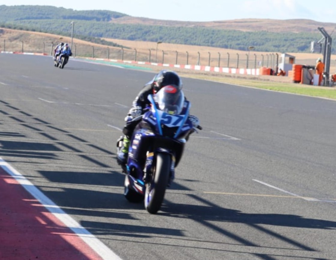 Raúl Navarrete termina quinto en la clasificación general de la Yamaha R7 Cup