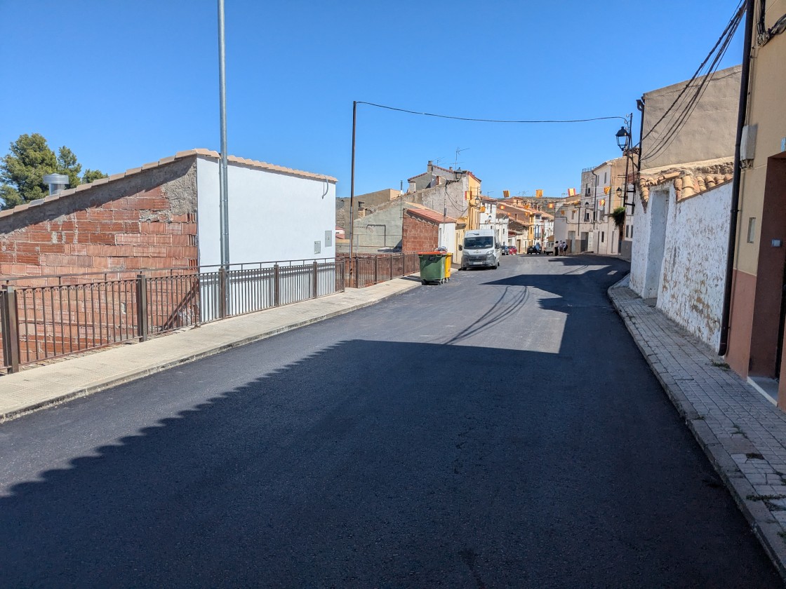 Andorra mejora el firme de varias calles  y asfalta tres nuevos viales en el cementerio